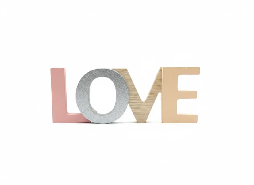 Proizvod Drvena dekoracija "LOVE" – Moderan detalj za toplinu vašeg doma